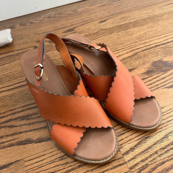 Anthropologie - Farylrobin Blanche scalloped heels 7.5 - Picture 2 of 5